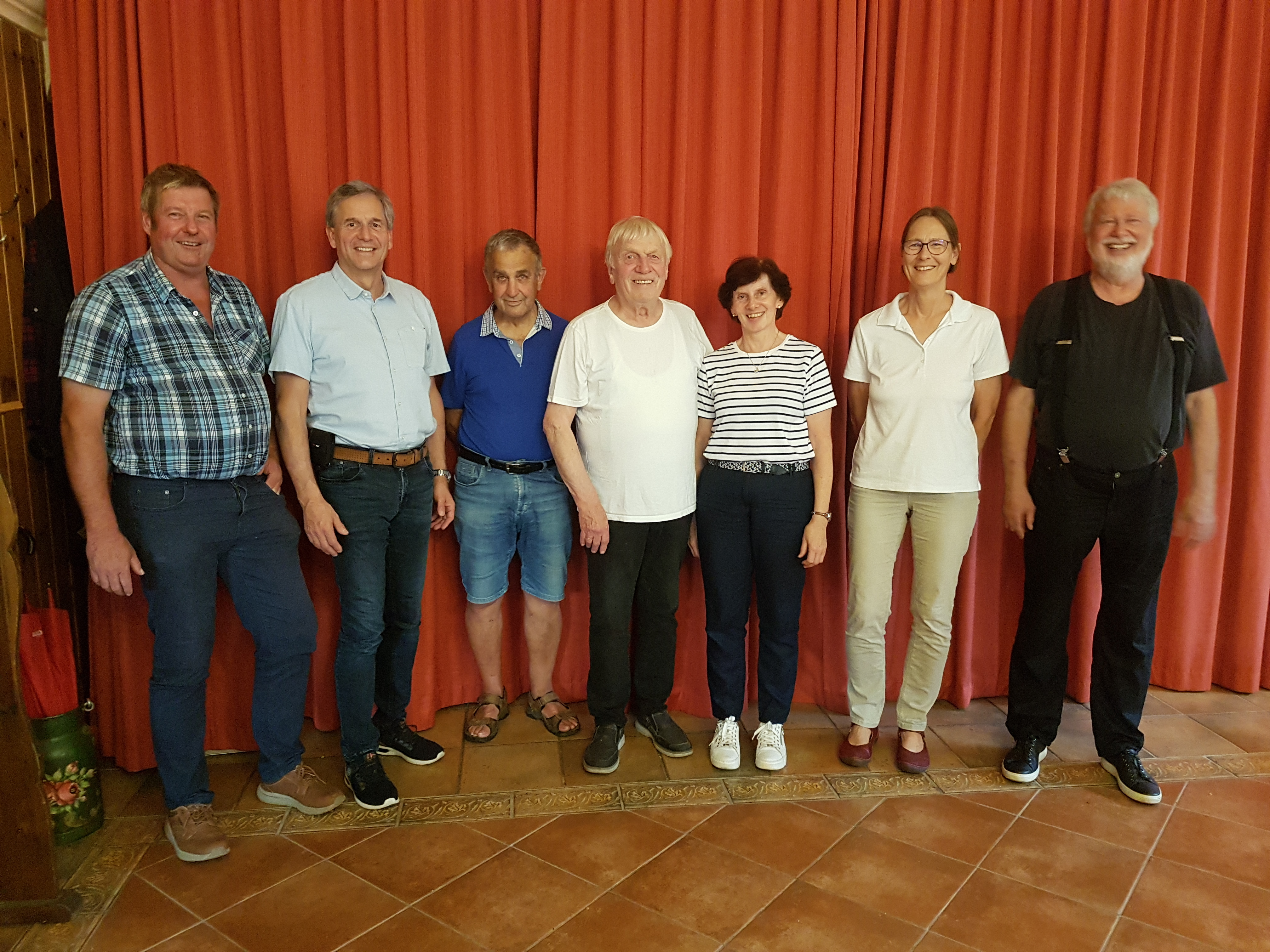 Von links: Sepp Stangassinger (Zweiter Vorsitzender OV), Thomas Weber (Erster Bürgermeister Gemeinde Bischofswiesen), Wolfgang Grimm (Ehemaliger Schriftführer OV), Werner Vietze (Ehemaliger Vorsitzender OV), Gabriele Hartmann (Neu gewählte Vorsitzende OV), Ulrike Müller (Neu gewählte Schriftführerin OV), Jürgen E. Müller (Zweiter Vorsitzender OV)